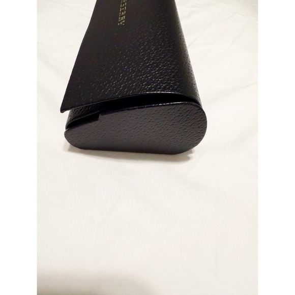 Burberry Black Sunglasses Case with Gold Lettering - Picture 6 of 6